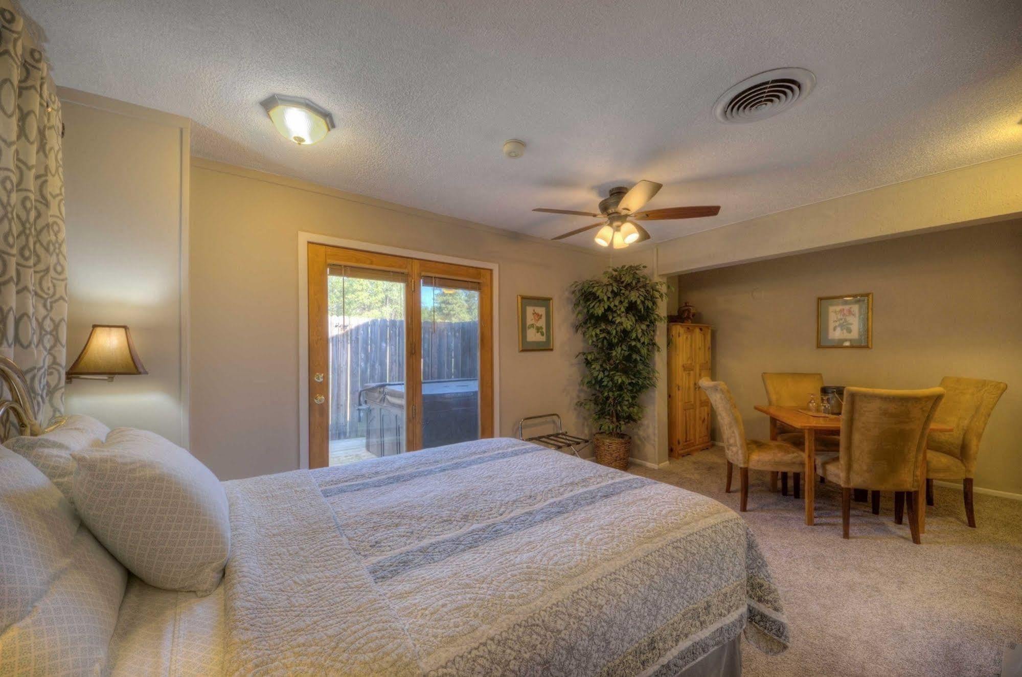 Black Forest Inn Bed & Breakfast Rapid City Extérieur photo