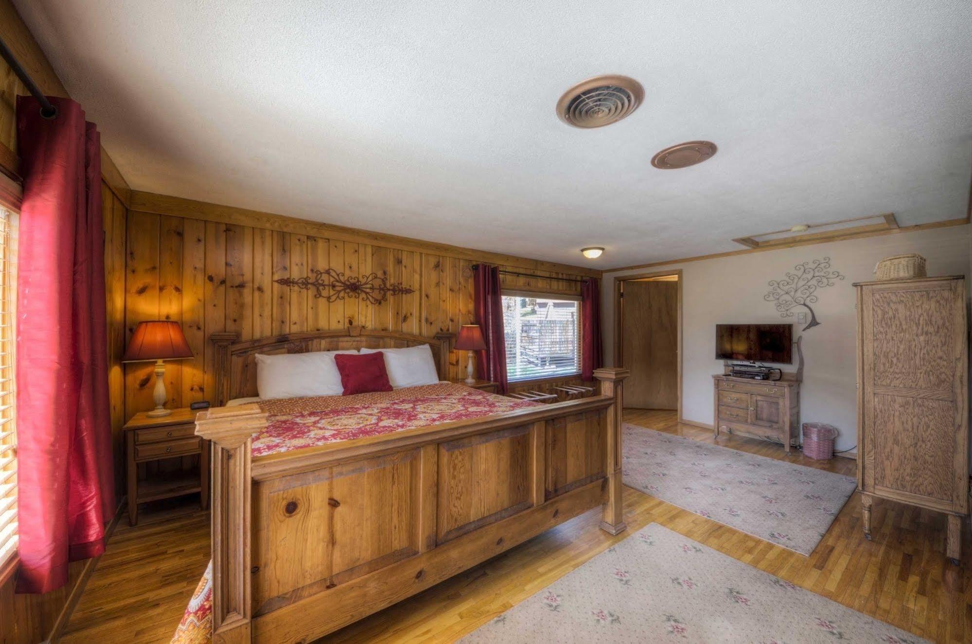 Black Forest Inn Bed & Breakfast Rapid City Extérieur photo