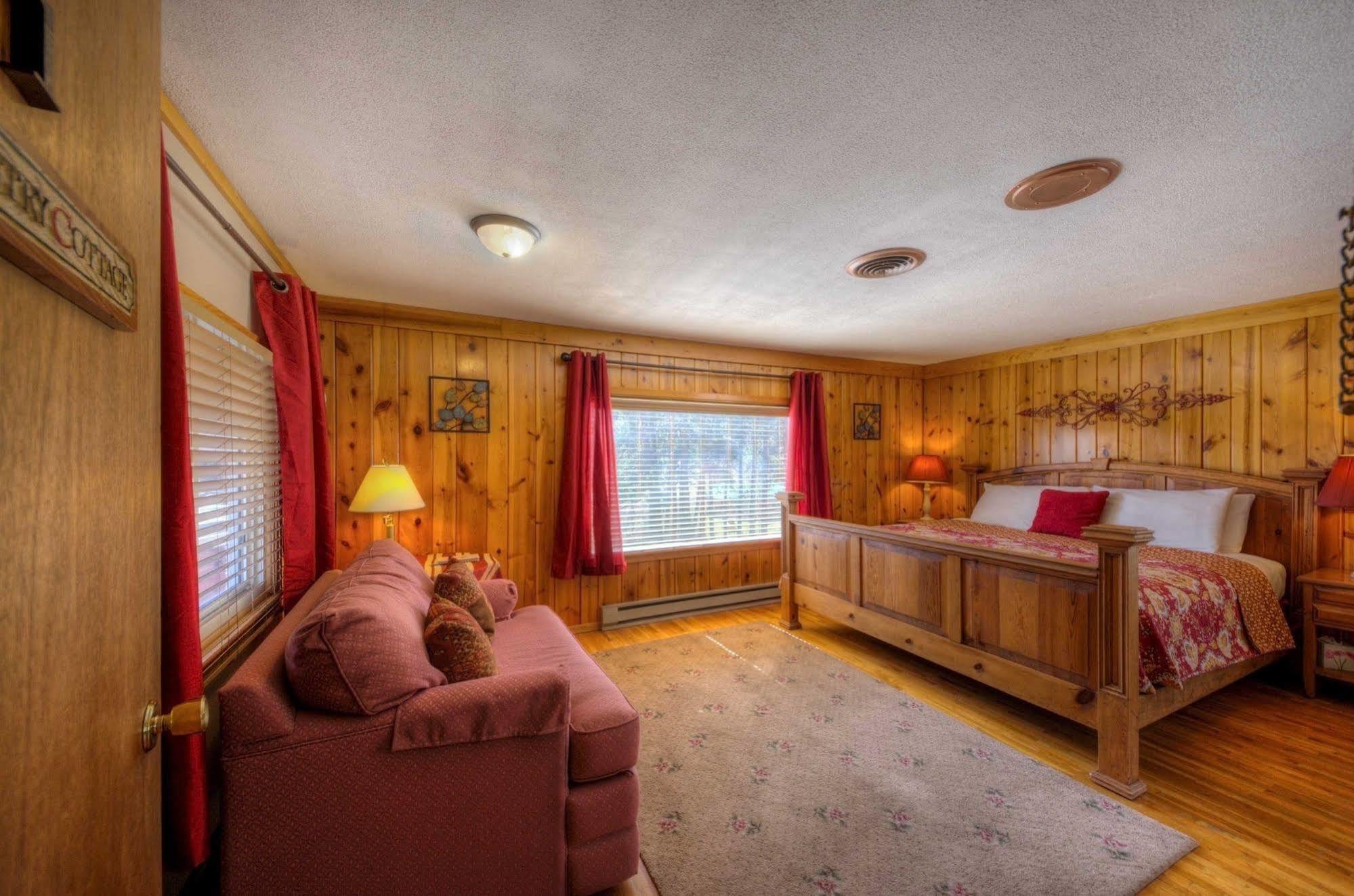 Black Forest Inn Bed & Breakfast Rapid City Extérieur photo